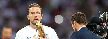 View the player profile of tottenham hotspur forward harry kane, including statistics and photos, on the official website of the premier league. Harry Kane Bekommt Auszeichnung Von Queen Elizabeth Ii Verliehen