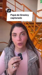 Mientras Greeicy canta ‘Att: Amor’, el papá canta ‘Att: Fiscalía’ 📄💔