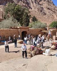 دير سانت كاترين.. رحلة روحانية وتاريخية في قلب جبال سيناء