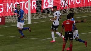 La tableta electrónica que señala la sustitución muestra dos números: Colo Colo 0 Huachipato 1 Campeonato Nacional Goles Resultado Y Resumen As Chile