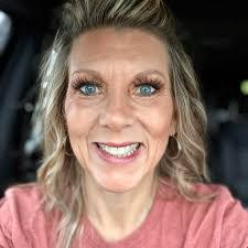 Cathy Sandlin's Instagram, Twitter & Facebook