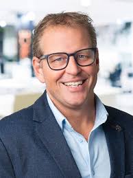 Eric Piche's Instagram, Twitter & Facebook