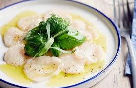 Recept Carpaccio Van Coquilles Met Kruidenolie En Kruidenslaatje Recept Rauwe Recepten Gastronomische Hapjes Coquilles
