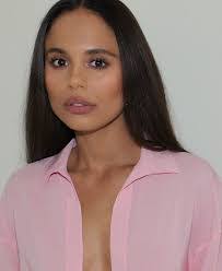 Jessica Plummer's Instagram, Twitter & Facebook