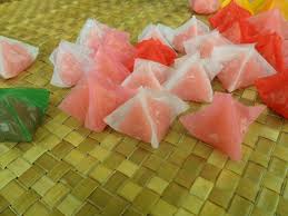 Kue wajik mudah ditemukan saat ada acara hajatan dan juga saat lebaran di daerah daerah entahlah aslinya dari mana ya wajik klethik ini.yang jelas.di jawa tengah ada di jawa timur.daerah. 6 Oleh Oleh Khas Blitar Yang Wajib Diborong Enak Banget