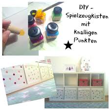 Diy Spielzeugkisten Selbst Gestalten Mit Knalligen Punkten Mehr Farbe Ins Kinderzimmer Everywhere I Go Personal Lifestyle And Mama Blog Kinder Zimmer Kinderzimmer Diy Spielzeugkiste