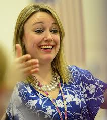 Kelly Krakowski's Instagram, Twitter & Facebook