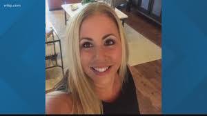 Elisa Hunt's Instagram, Twitter & Facebook