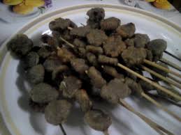 250g isi ikan selayang (xpayah rebus) dikisar lumat 100gm tepung ubi kayu/ tepung kanji 1/2 biji bawang besar. Resepi Sate Ikan Sos Manis