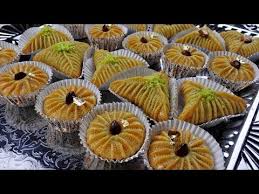 حلوة معسلة بشكلين بكمية وفيرة سهلة وسريعة حلويات طبخات ياسمين Youtube Food Desserts Mini Cupcakes