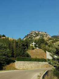 Τα καλάβρυτα αποτελούν μια από τις πιο τουριστικές περιοχές όχι μόνο του νομού αχαΐας αλλά ολόκληρης της ελλάδας, καθώς αποτελεί ένας ιδανικός ορεινός προορισμός ακριβώς 77 χλμ μακριά από την πάτρα θα συναντήσετε τα πανέμορφα καλάβρυτα, μια περιοχή που βρίσκεται σε. Kalabryta A3io8eata Diamonh Faghto Sight Being