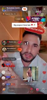 Alusta Asti Mä Olin Musta Kissa Erinlainen Kuin Muut Reikä Huppatissa