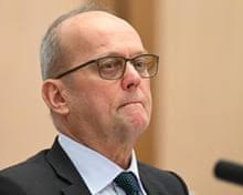 Artist Lindy Lee quits Creative Australia board after 'heartbreaking'  decision to dump Biennale pick