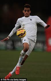 Stats de carrière (apparitions, buts, cartons) et historique de transfert. Arsenal Set To Sign Youngsters Jeff Reine Adelaide And Yassin Fortune From Lens Daily Mail Online