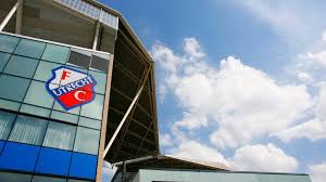 De oefenmeester nam afgelopen periode reeds de taken waar als hoofdtrainer van het eerste elftal. Geen Publiek Maar Fc Utrecht Deelt Toch Stadionverbod Uit Rtl Nieuws
