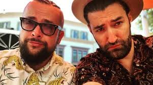 Loading the chords for 'smiley feat. Aprinde Scanteia Piesa Cu Mesaj MotivaÈional LansatÄ De Smiley Èi Dorian Este PromovatÄ Printr Un Videoclip Regizat De Iulian Moga Cei Doi ArtiÈti Ne IndeamnÄ SÄ Nu RenunÈÄm NiciodatÄ La Visurile Noastre