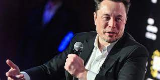 Brits rechts waarschuwt Trump voor steun Elon Musk aan Tommy Robinson | TPO.NL