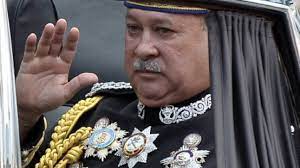 Sultan brunei,jordan,dan iraq dari keturunan saidina hasan,ada hubungan dengan sultan kelantan yang walaikum musalam !!!.ahmad matahari ini secara peribadi nya,memang lah saya tak jumpa !!!.tetapi semasa menuntut di johor dulu pada tahun 1984,saya ada. Sultan Johor Didakwa Bukan Sultan Sebenar Nth Qibord