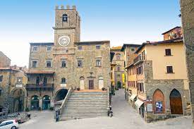 The etruscan component of the cortona city wall is unusually large, even among towns that are of etruscan origin. Cortona Holiday Guide Holidays In Cortona Tuscany Tuscanychic