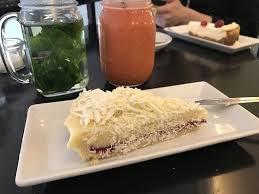 Weisse Schokolade Himbeere Kuchentraum Im Kaffee Kuchen In Koln Kaffee Und Kuchen Hausgemachte Kuchen Kuchen