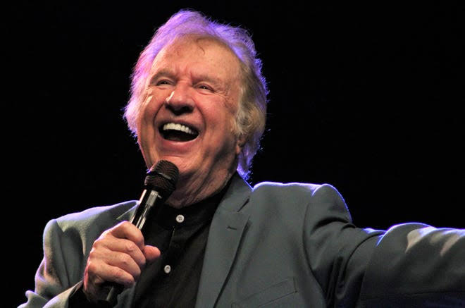 Shall we gather at the church house: Gaithers resound at 1st Baptist