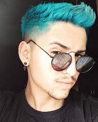 Eerst Geknipt En Opgeschoren Daarna Ontkleurd Met 6 En Twee Keer Getoont 1 Keer Tegen Gekleurd En Daarna Ing In 2021 Mens Hair Colour Men Hair Color Short Blue Hair