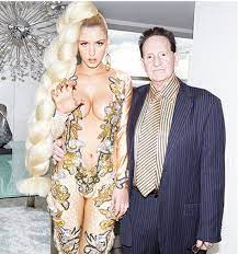 Gabi grecko pictures from sydney airport will make you gabi grecko airport pants sydney nice wardrobe. The Odd Couple Gabi Grecko And Geoffrey Edelsten Confirm Divorce Jewish Business News