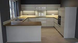 schmidt kuchen musterkitchen hochglanz weiss showcases schmidt kuchen musterkuche hochglanz weiss ausste kitchen remodel kitchen design kitchen interior