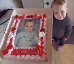 8 œufs,360 g de sucre en poudre,150 g de poudre d'amandes,180 g de beurre,200 g de chocolat noir. Le Gateau D Anniversaire Pour Les 3 Ans De Ma Fille Blog De Okok59