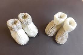 You will love this free knitting pattern! Marianna S Lazy Daisy Days Baby Hug Boots