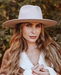 Debra Highsmith's Instagram, Twitter & Facebook