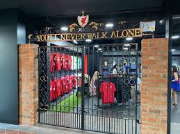 Bisa titip beli dari toko online di seluruh dunia, terima beres sampai di rumah. Liverpool Fc Open Official Merchandise Store At Bugis Junction Nestia