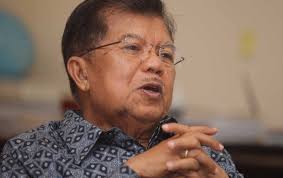 Former prime minister tun dr mahathir mohamad tonight revealed that he had been told by tengku razaleigh hamzah that the gua musang mp could. Jk Fenomena Mahathir Bikin Semua Orang Merasa Muda Dan Siap Maju