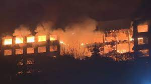 Em 2001, incêndio na globo destruiu cenário do xuxa park e quase matou xuxa e deixou 26 feridos, alguns em estado grave. O 01tkxyq83ppm