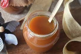 Caramello all'acqua, a secco e salsa al per fare il caramello a secco poniamo la casseruola dal fondo spesso sul fornello a fiamma bassa, e procediamo col versare il primo cucchiaio di zucchero. Caramello E Salsa Al Caramello Ricetta Caramello E Salsa Al Caramello Di Misya