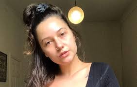 Camp Cope's Kelly Hellmrich shares bass tutorials for 'The Opener' and more