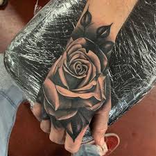 Pin De John Em Tatuagem Tatuagem Na Mao Tatuagem Tatuagem De Mao