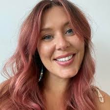 Alana Hendrickson's Instagram, Twitter & Facebook