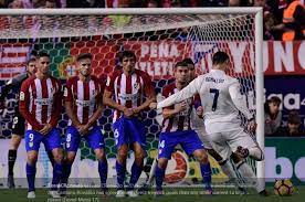 Asisten wasit ini sering disebut juga dengan linesman. Resep Tendangan Bebas Ala Cristiano Ronaldo Awalnya Dari Main Pingpong Bolasport Com