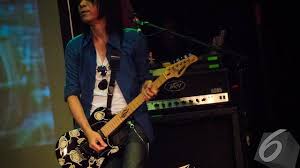 Abdee slank membuat signature gitar sendiri. Abdee Slank Perang Melawan Gagal Ginjal Showbiz Liputan6 Com