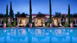After a refreshing swim in the outdoor pool, guests can enjoy a meal in the indigo cafe. San Diego Vacation Packages Rancho Bernardo Inn