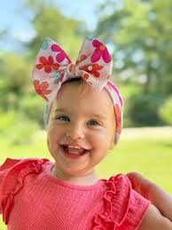 How cute is this bow!! Available now at Bow B.A.R. & Co. By Alyssa Ramsey