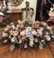 Näytä lisää sivusta memorial day flowers foundation facebookissa. Grave Saddle Memorial Day Flowers For My Sister Base Of Cross Reads May You Find Comfort In The Arms Funeral Floral Memorial Flowers Gravesite Decorations
