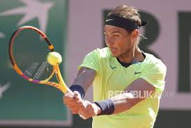 It has been held at the all england club in wimbledon, london, since 1877 and is played on outdoor grass courts, since 2009 with a retractable roof over centre court, and since 2019 over no. Ij3xwrcubhcehm