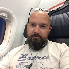 Loree Arnold's Instagram, Twitter & Facebook