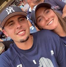 Can someone give me a surf lesson in Byron Bay?