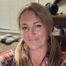 Elizabeth Bostrom's Instagram, Twitter & Facebook