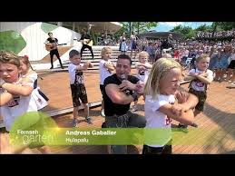 Andreas Gabalier Die Kindergartenkinder Hulapalu Zdf Fernsehgarten 03 06 2018 Youtube Soccer Field Youtube Field