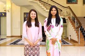 Isteri tunku mahkota johor(tmj), tunku ismail sultan ibrahim, iaitu che puan khaleeda bustamam, selamat melahirkan cahaya mata ketiga malam tadi. Menjunjung Kasih Ym Che Puan Khaleeda Liow Cai Tung å»–å½©å½¤ Facebook