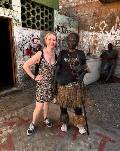 Do you know what is Mandinga❓❓ It refers to a vibrant and energetic  Carnival tradition! It's a famous street party where participants dress up  as “Mandingas,” inspired by African warriors, wearing costumes